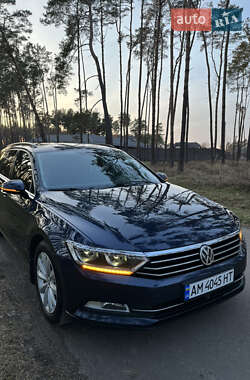 Універсал Volkswagen Passat 2015 в Житомирі