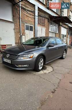 Седан Volkswagen Passat 2012 в Києві