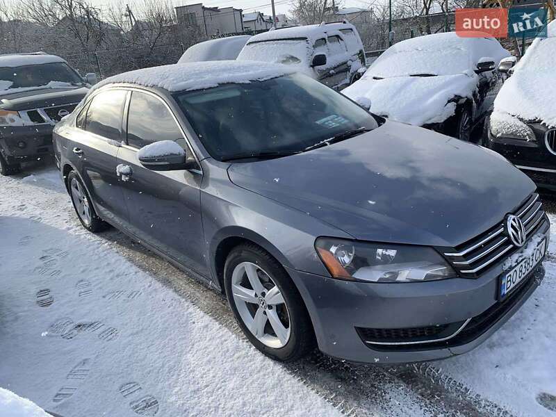 Седан Volkswagen Passat 2012 в Тернополі