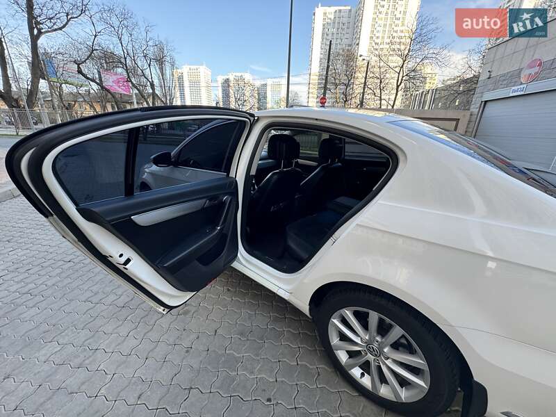 Седан Volkswagen Passat 2012 в Одессе