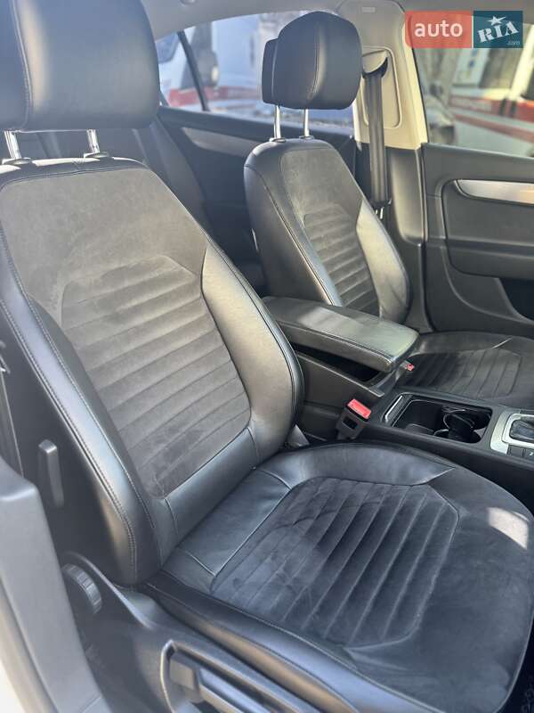 Седан Volkswagen Passat 2012 в Одессе