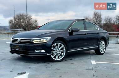 Седан Volkswagen Passat 2018 в Києві