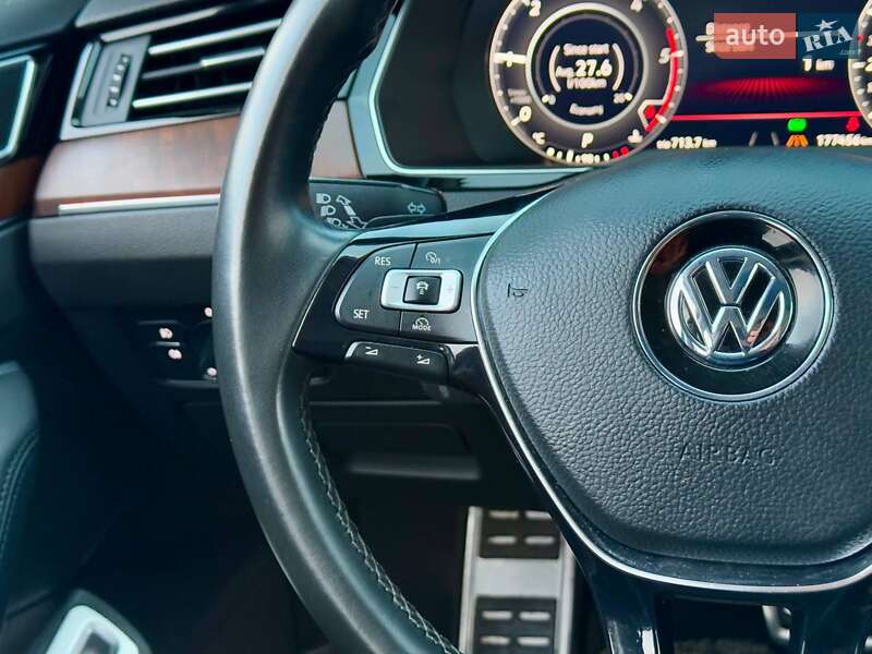 Седан Volkswagen Passat 2018 в Києві