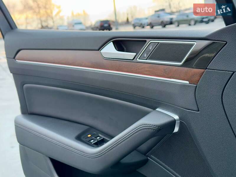Седан Volkswagen Passat 2018 в Києві