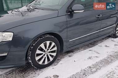 Універсал Volkswagen Passat 2010 в Луцьку