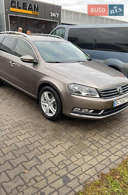 Універсал Volkswagen Passat 2011 в Червонограді