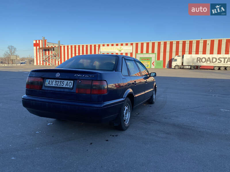 Седан Volkswagen Passat 1994 в Харькове