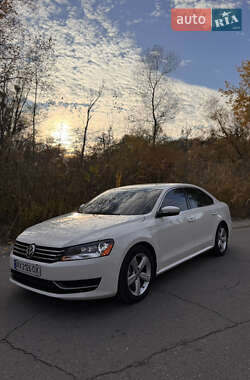 Седан Volkswagen Passat 2013 в Харкові