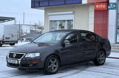 Седан Volkswagen Passat 2006 в Старокостянтинові