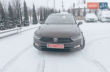 Універсал Volkswagen Passat 2015 в Почаєві