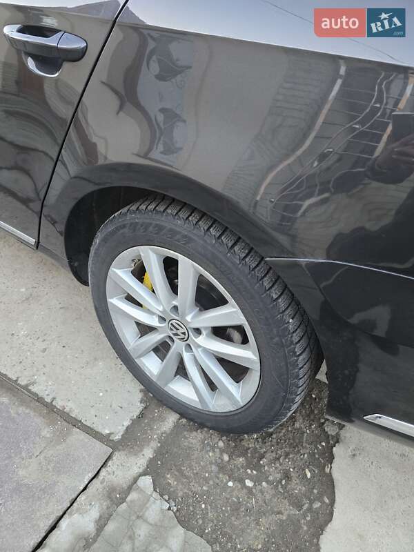 Седан Volkswagen Passat 2011 в Виноградове