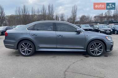 Седан Volkswagen Passat 2016 в Дніпрі