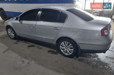 Седан Volkswagen Passat 2005 в Кременчуці