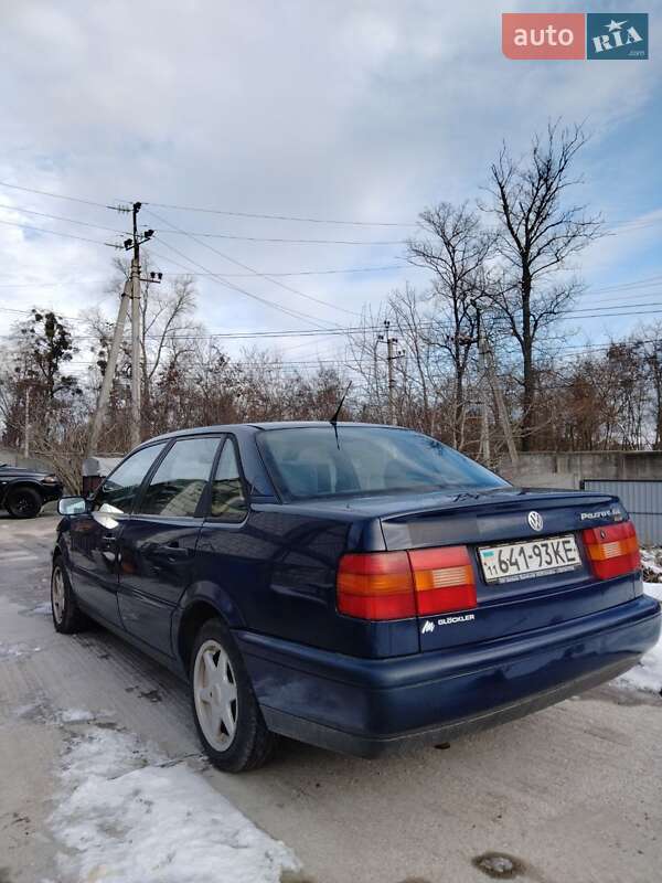 Седан Volkswagen Passat 1994 в Києві