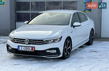 Седан Volkswagen Passat 2020 в Мукачево