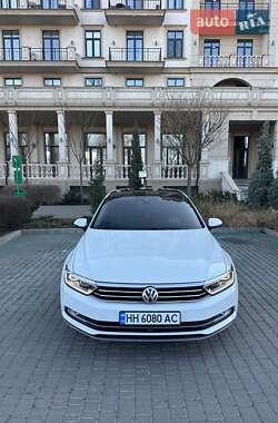 Седан Volkswagen Passat 2017 в Одессе