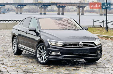 Седан Volkswagen Passat 2018 в Киеве