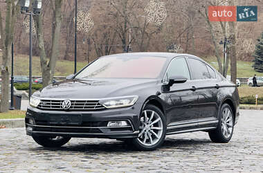 Седан Volkswagen Passat 2018 в Киеве