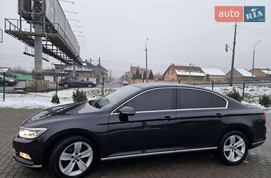 Седан Volkswagen Passat 2017 в Мукачевому