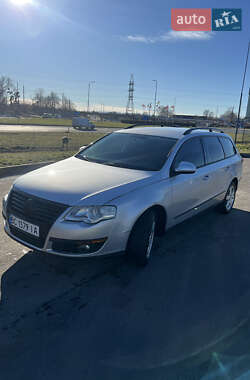 Универсал Volkswagen Passat 2010 в Стрые