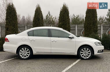 Седан Volkswagen Passat 2013 в Олевську