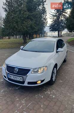 Седан Volkswagen Passat 2009 в Рівному