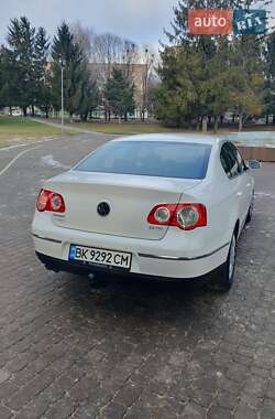 Седан Volkswagen Passat 2009 в Рівному