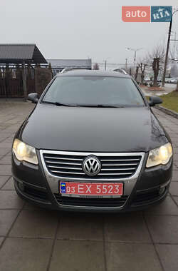 Універсал Volkswagen Passat 2010 в Дніпрі