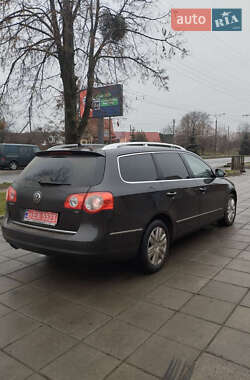 Універсал Volkswagen Passat 2010 в Дніпрі