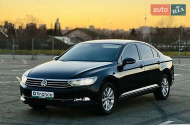 Седан Volkswagen Passat 2018 в Києві