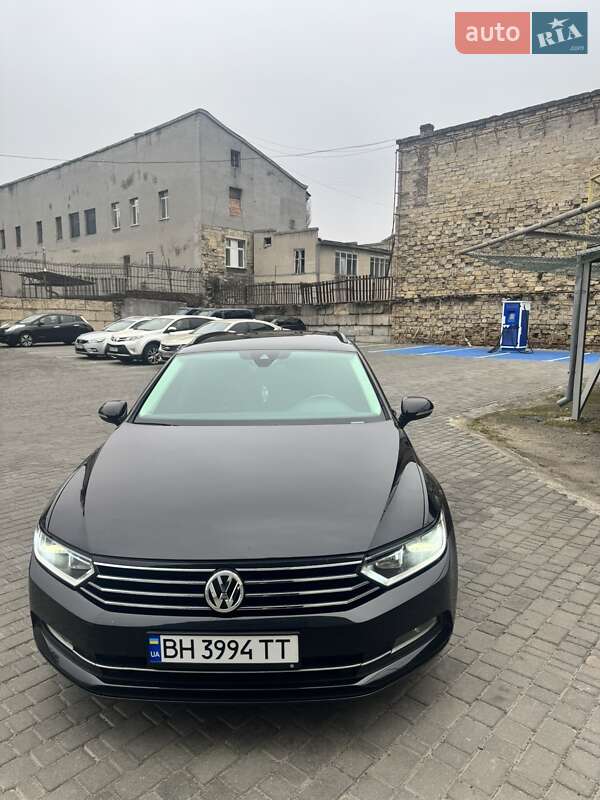 Універсал Volkswagen Passat 2015 в Одесі