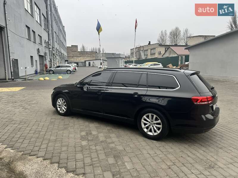 Універсал Volkswagen Passat 2015 в Одесі