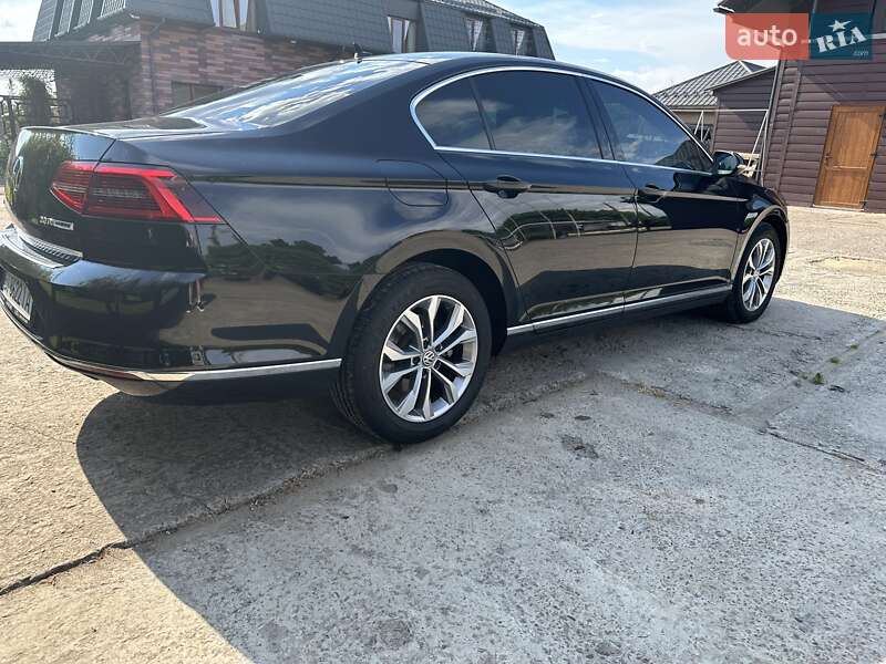 Седан Volkswagen Passat 2016 в Києві