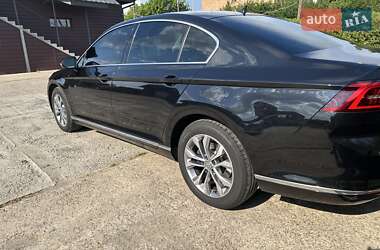 Седан Volkswagen Passat 2016 в Киеве