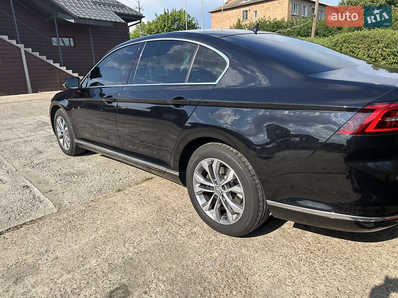 Седан Volkswagen Passat 2016 в Києві