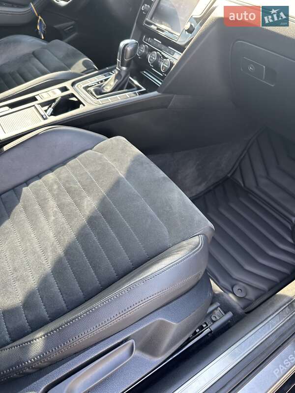 Седан Volkswagen Passat 2016 в Києві
