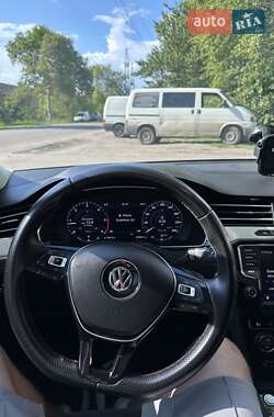 Седан Volkswagen Passat 2016 в Киеве