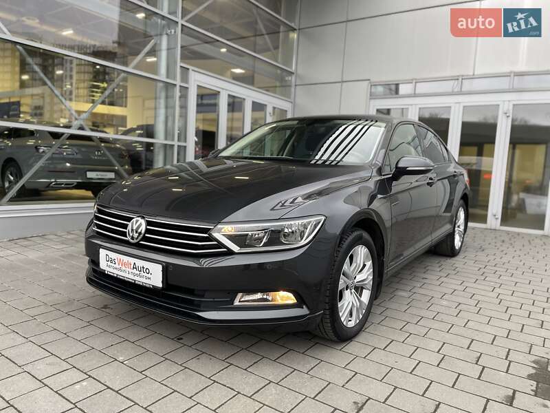 Седан Volkswagen Passat 2017 в Івано-Франківську