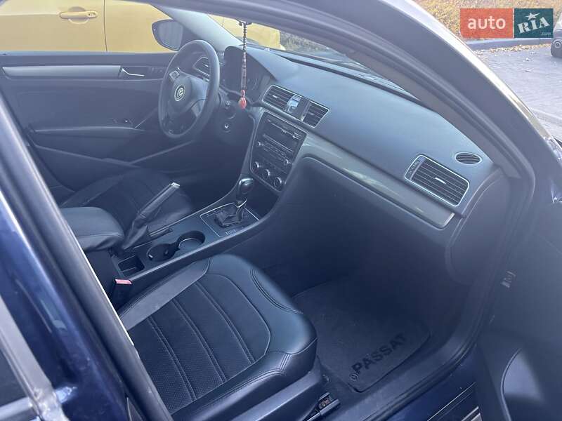 Седан Volkswagen Passat 2011 в Каневе