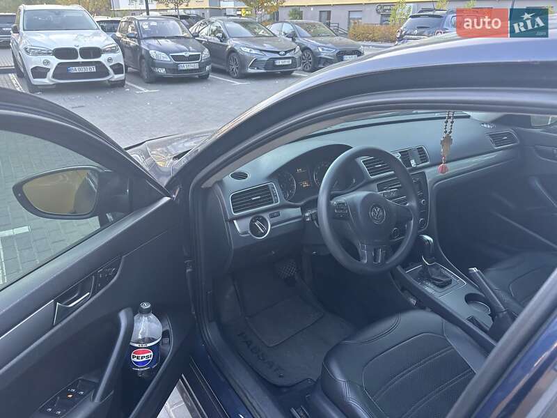 Седан Volkswagen Passat 2011 в Каневе