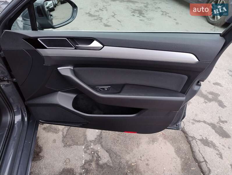 Универсал Volkswagen Passat 2019 в Киеве фото 33 Универсал Volkswagen Passat 2019 в Киеве