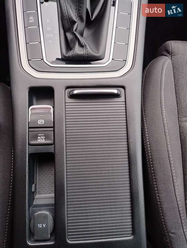 Универсал Volkswagen Passat 2019 в Киеве фото 41 Универсал Volkswagen Passat 2019 в Киеве