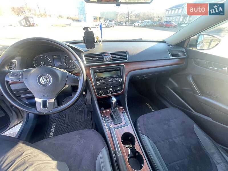 Седан Volkswagen Passat 2012 в Киеве