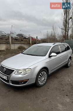 Універсал Volkswagen Passat 2008 в Ізюмі