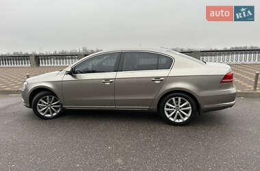 Седан Volkswagen Passat 2014 в Києві