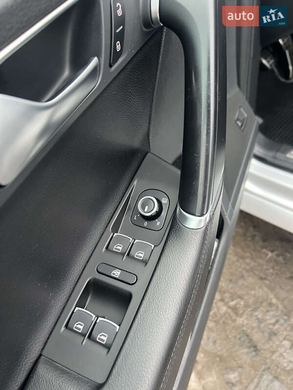 Універсал Volkswagen Passat 2011 в Львові