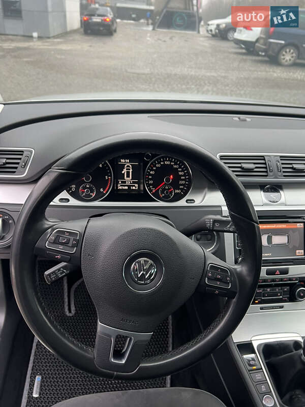 Універсал Volkswagen Passat 2011 в Львові