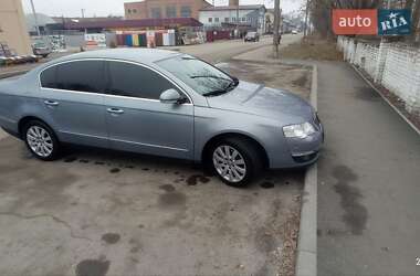 Седан Volkswagen Passat 2010 в Звягеле