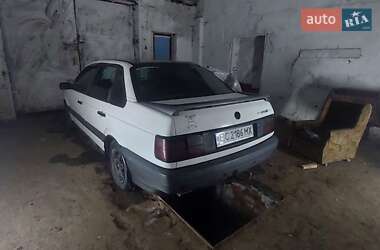 Седан Volkswagen Passat 1988 в Бібрці