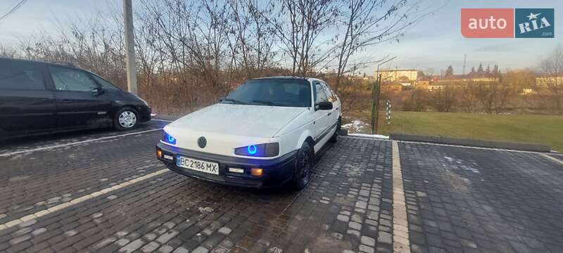 Седан Volkswagen Passat 1988 в Бібрці